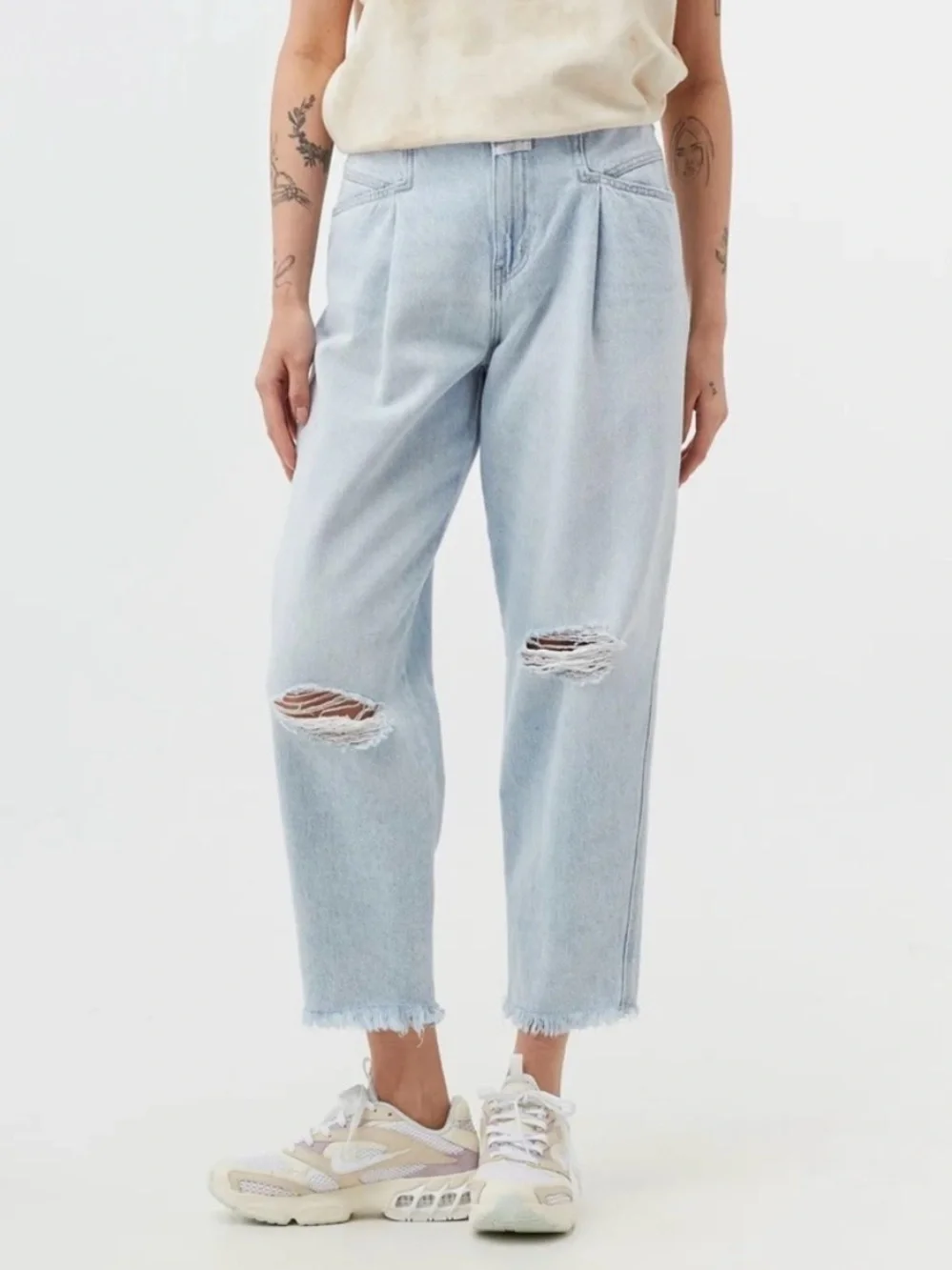 CLOSED Jeans - CLOSED Pearl Pants Light Wash Distressed - Size 27